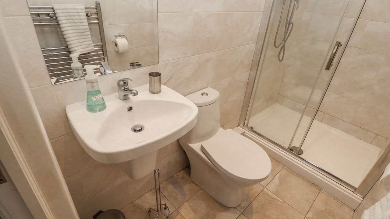 Photo of Bathroom in Holton Le Clay