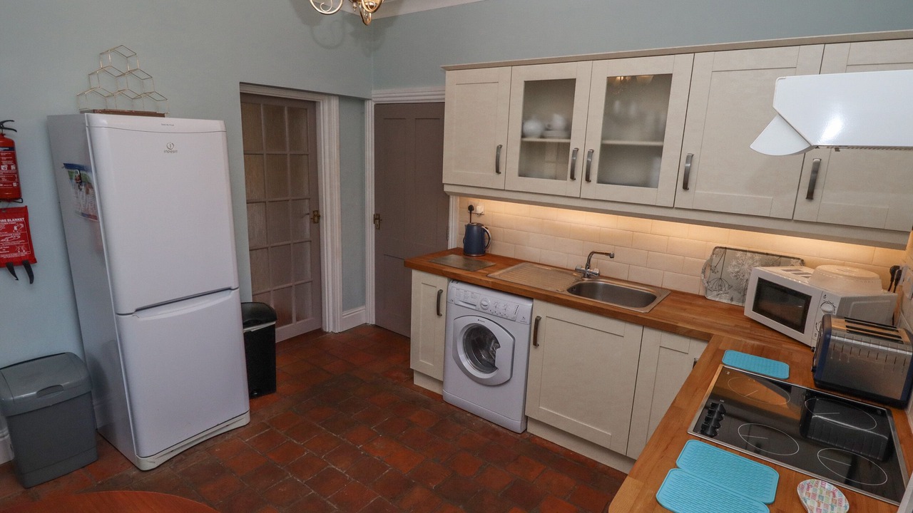 Photo of Kitchen in Holton Le Clay