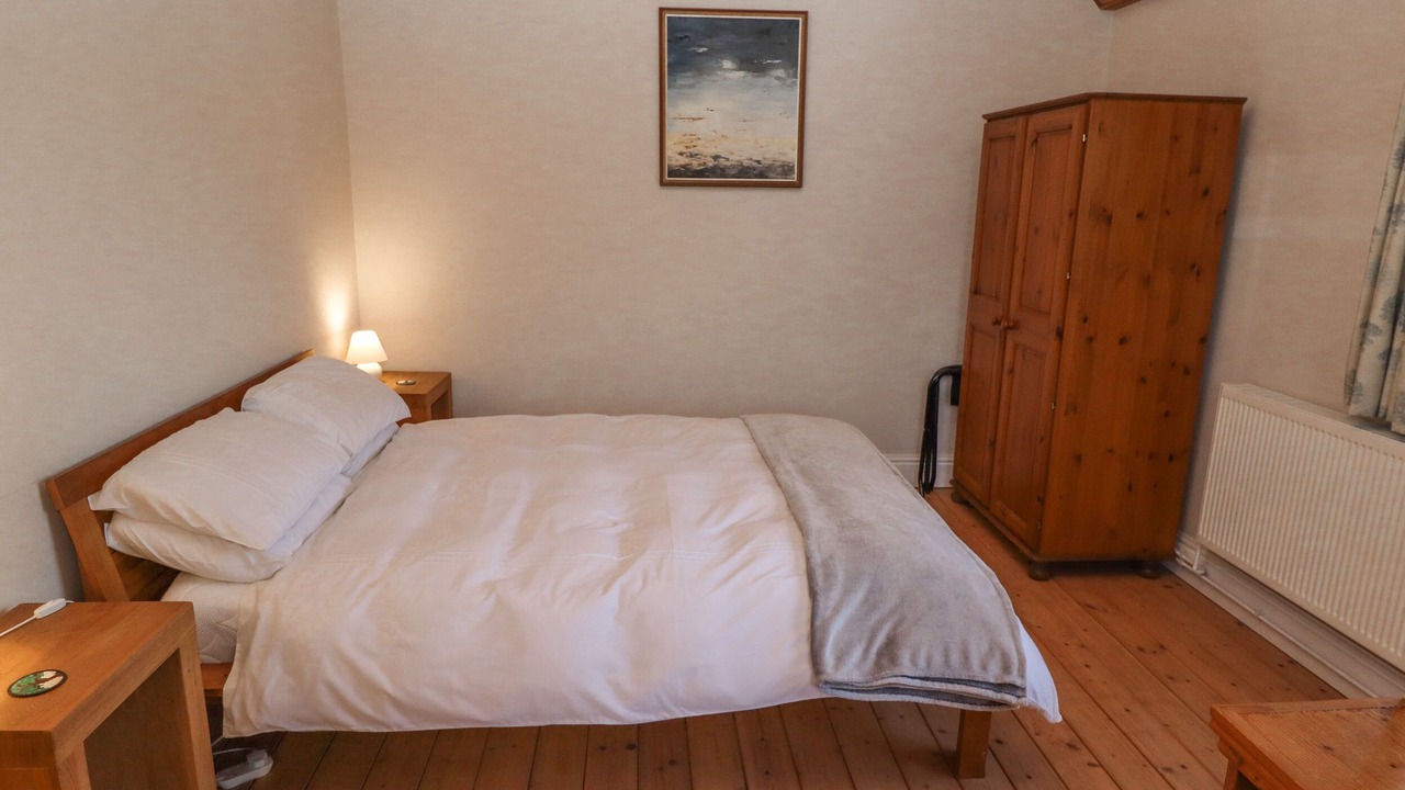 Photo of Bedroom in Holton Le Clay