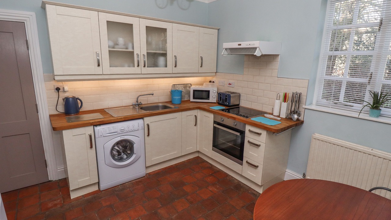 Photo of Kitchen in Holton Le Clay