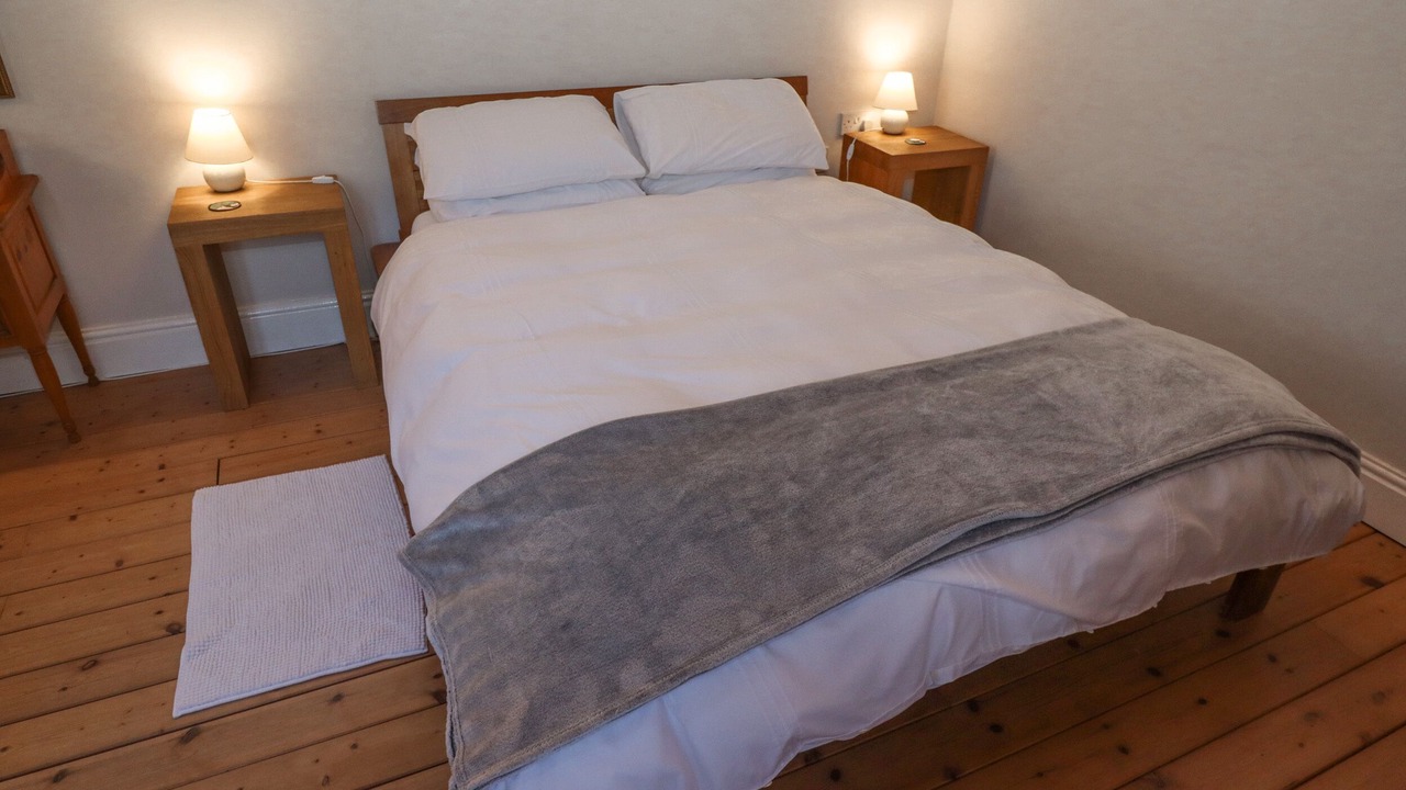 Photo of Bedroom in Holton Le Clay