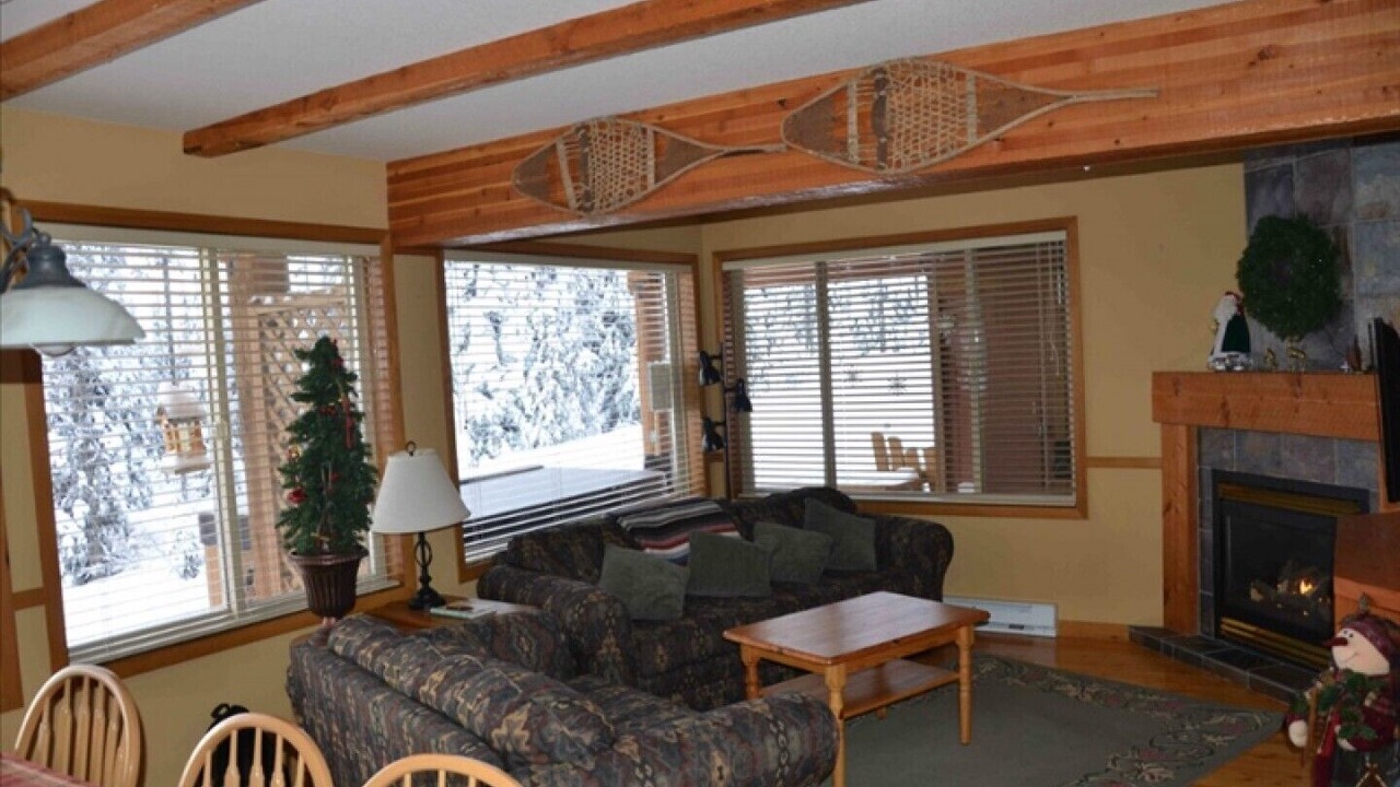 Photo of Livingroom in Snow Pine Estates