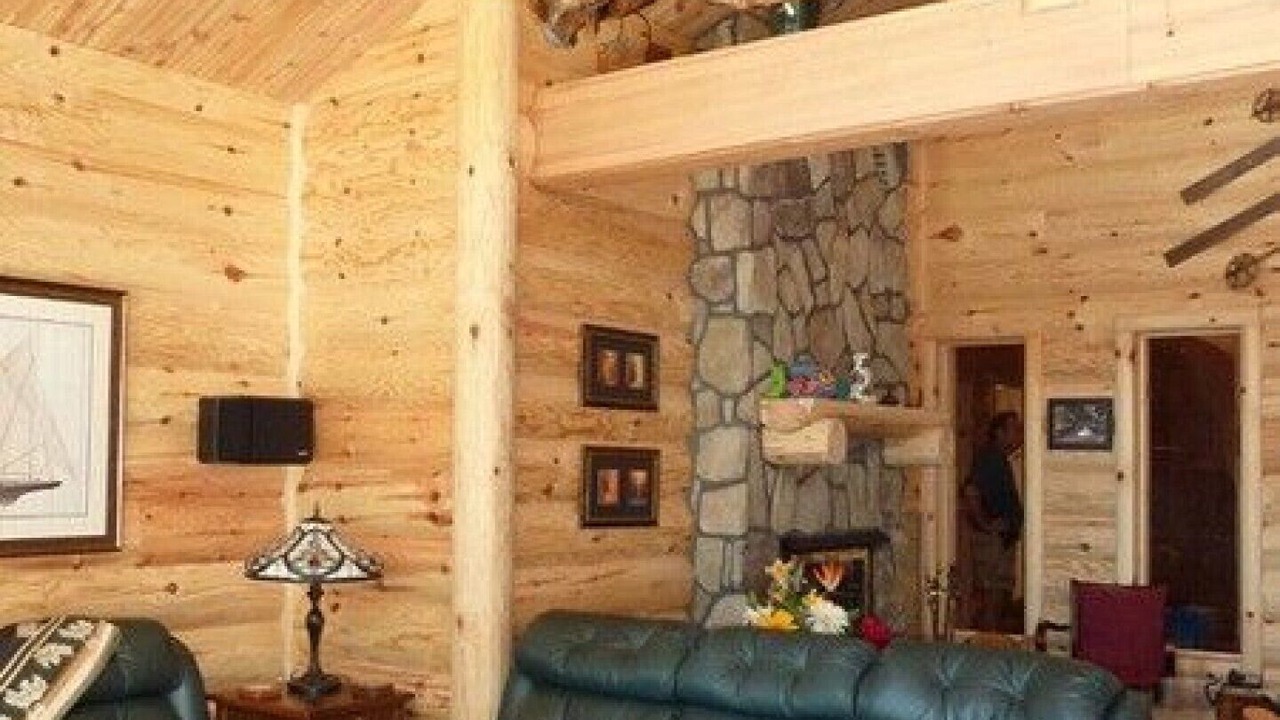 Photo of Livingroom in McKellar