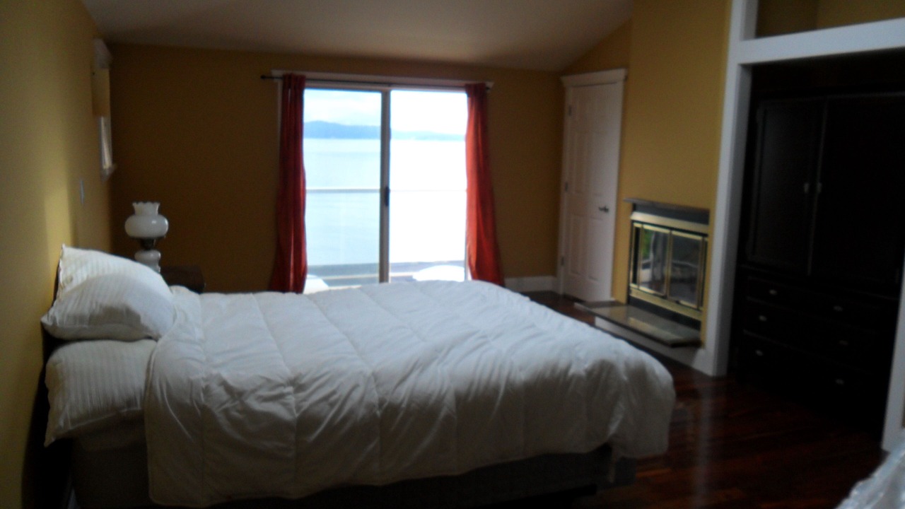 Photo of Bedroom in Chemainus