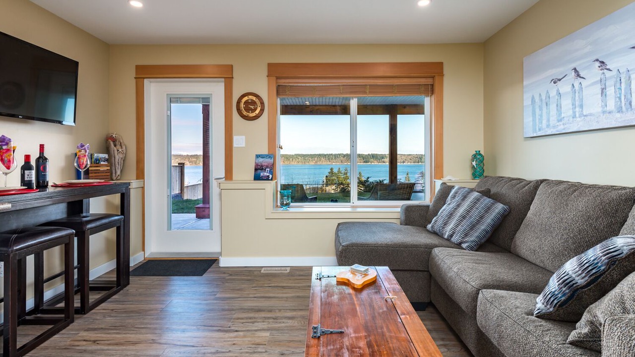 Photo of Livingroom in Campbell River