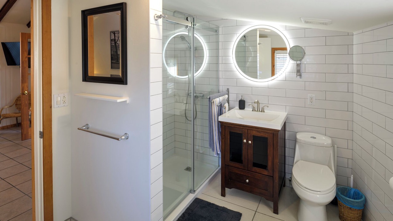 Photo of Bathroom in Okanagan-Similkameen