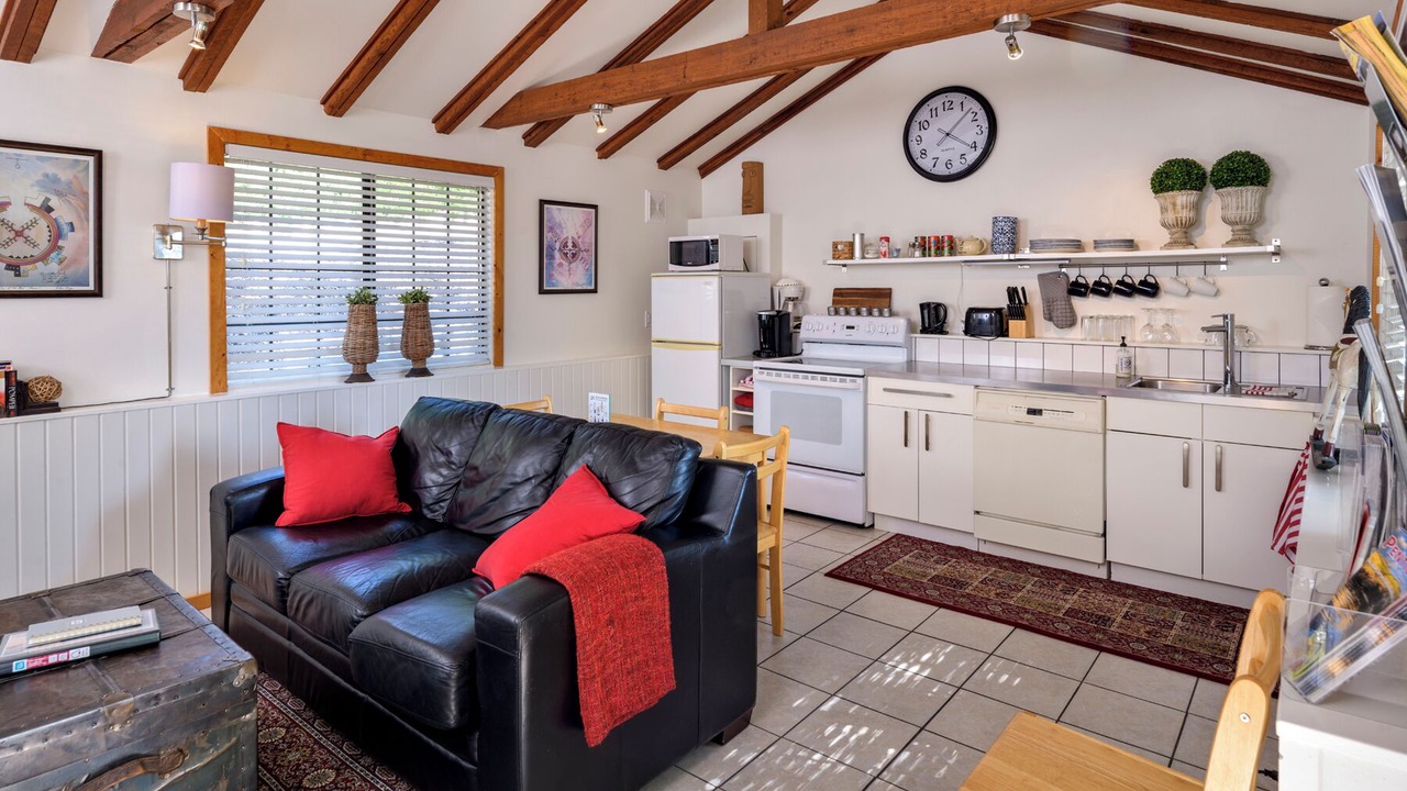 Photo of Livingroom in Okanagan-Similkameen