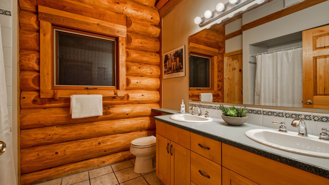 Photo of Bathroom in Sunburst Estates