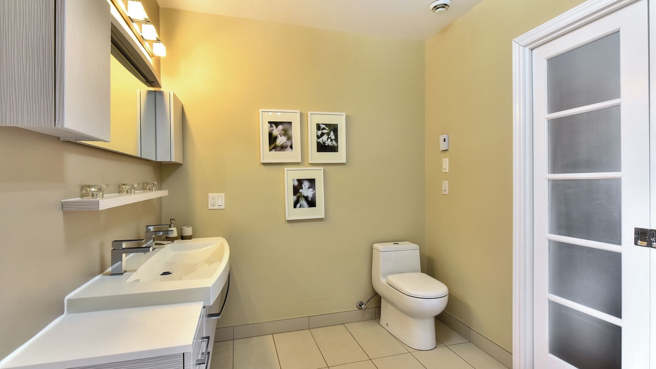 Photo of Bathroom in Cote-Des-Neiges—Notre-Dame-De-Grace