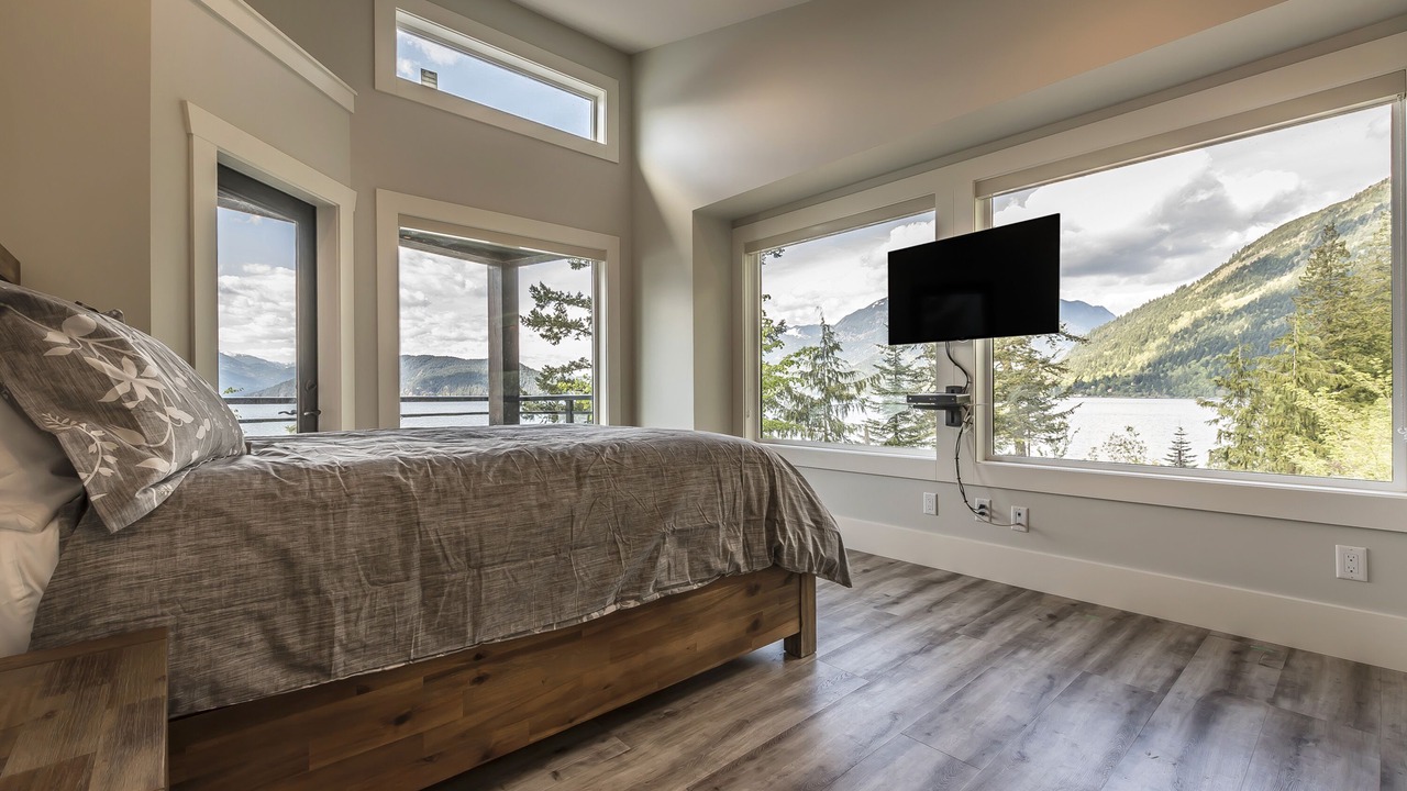 Photo of Bedroom in Harrison Hot Springs