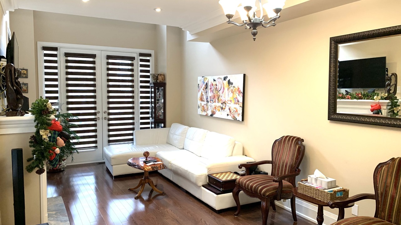Photo of Livingroom in Upper Beaches