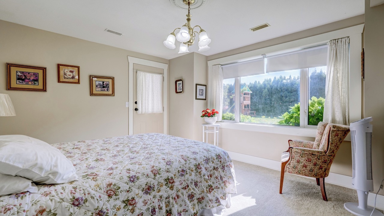 Photo of Bedroom in Okanagan-Similkameen