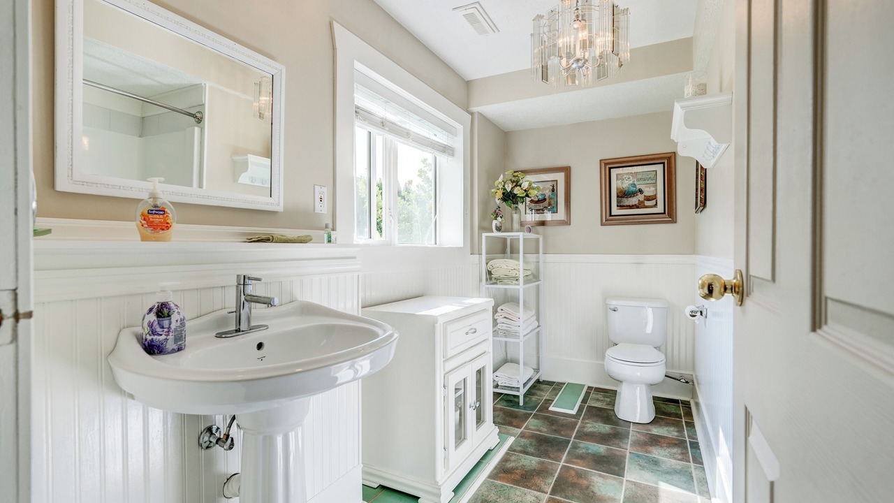 Photo of Bathroom in Okanagan-Similkameen