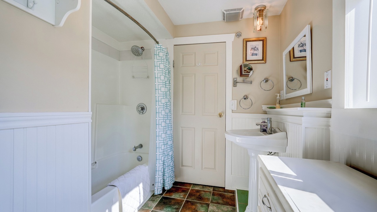 Photo of Bathroom in Okanagan-Similkameen