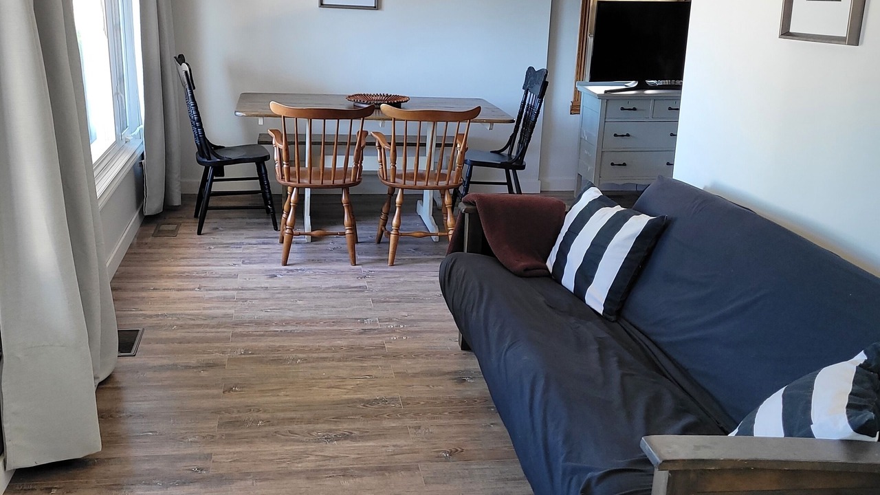 Photo of Livingroom in Town of Essex