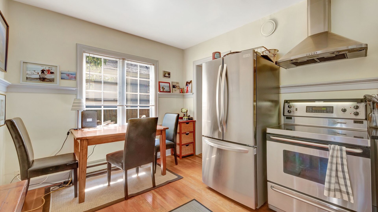 Photo of Kitchen in James Bay