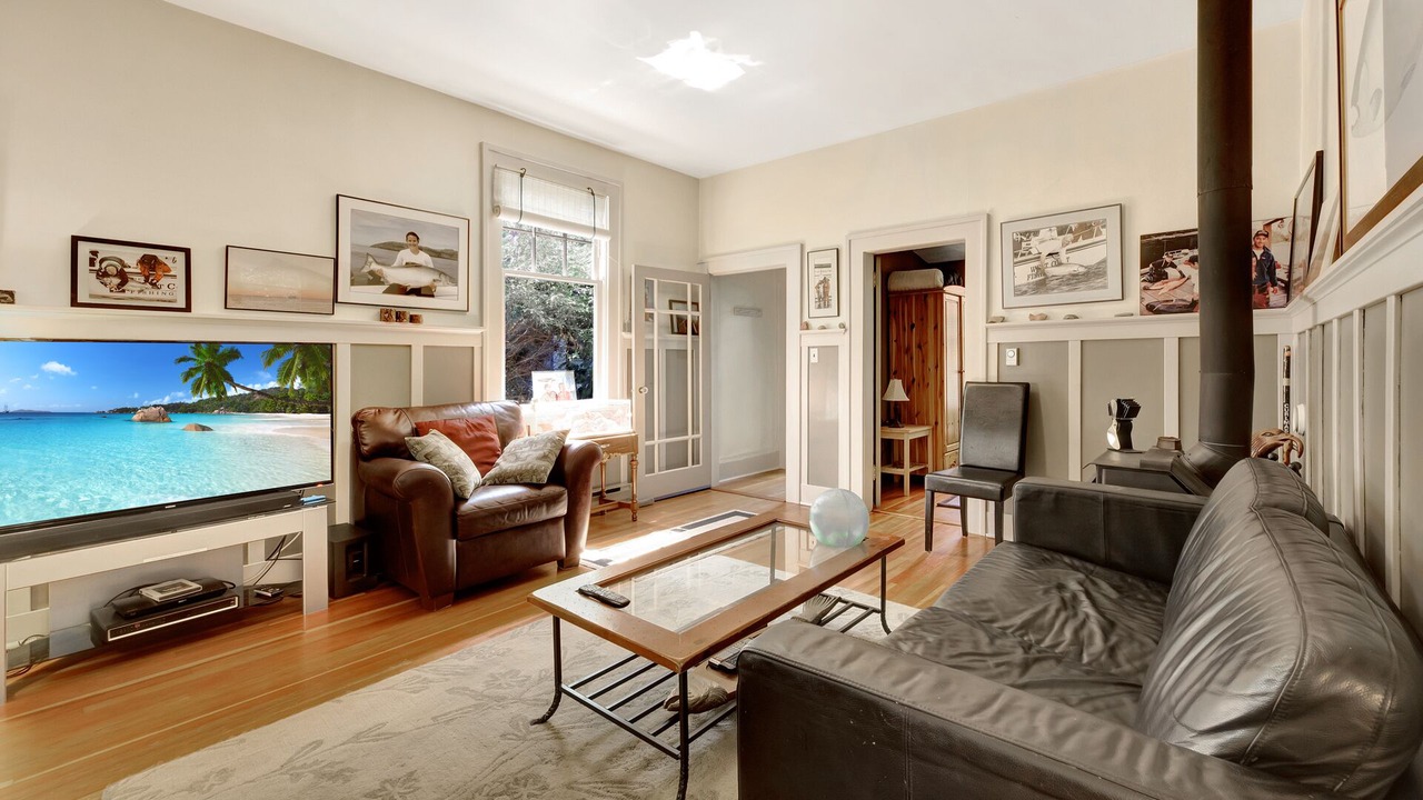 Photo of Livingroom in James Bay
