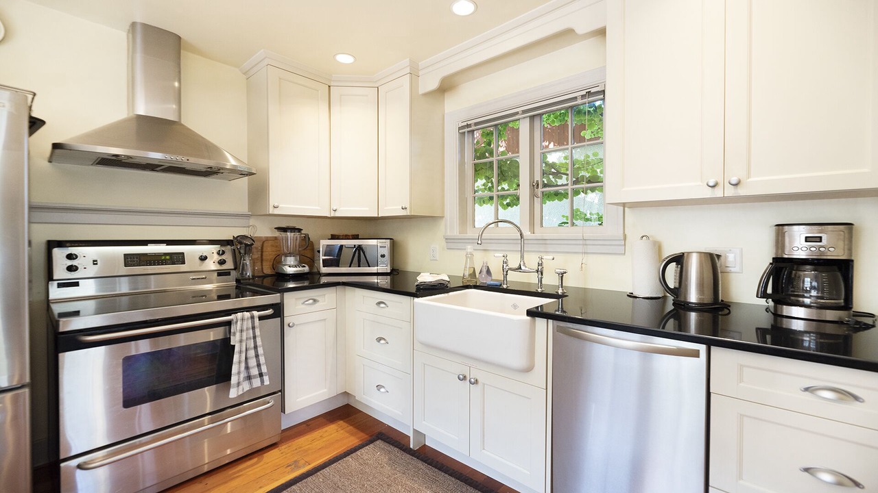 Photo of Kitchen in James Bay