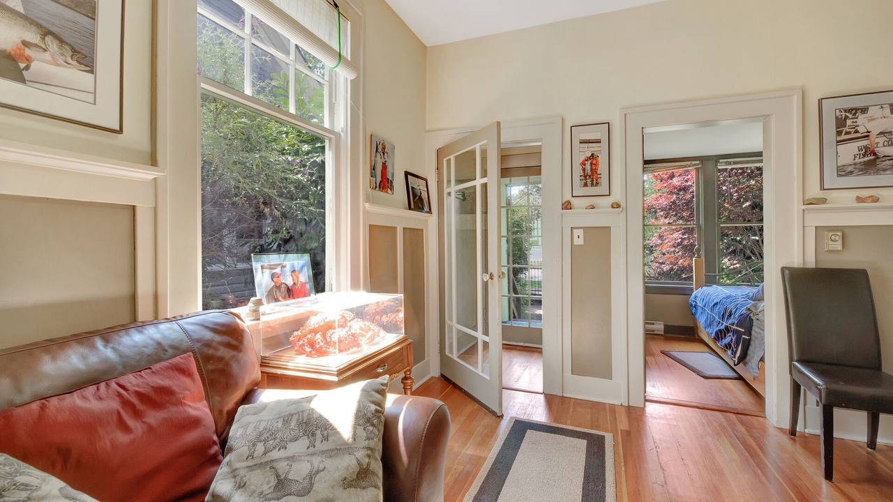 Photo of Bedroom in James Bay