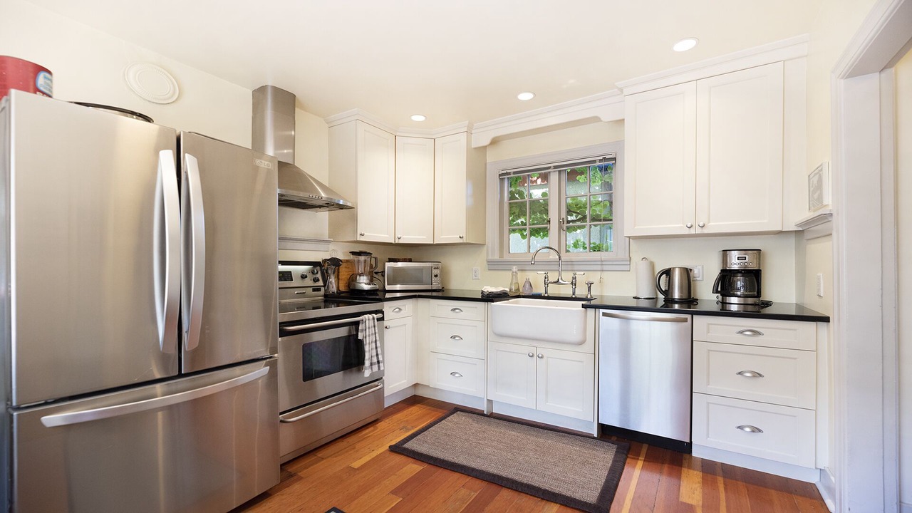 Photo of Kitchen in James Bay