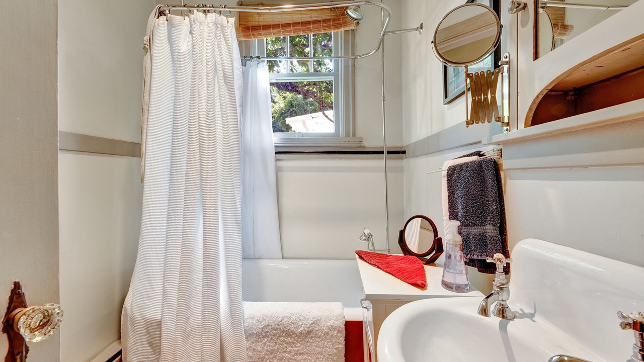Photo of Bathroom in James Bay