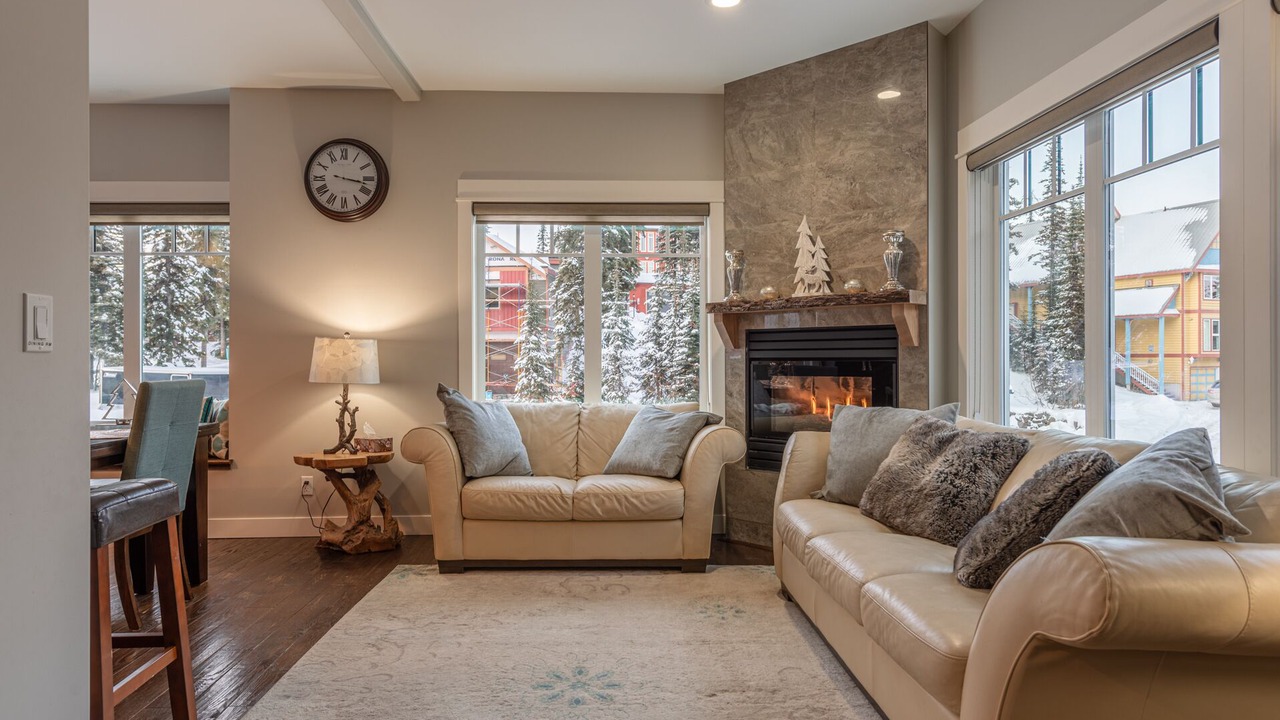 Photo of Livingroom in Silver Star Mountain