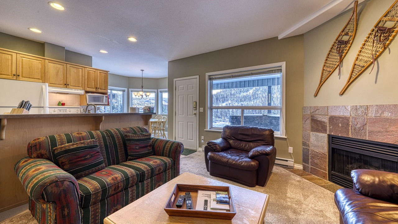 Photo of Livingroom in Sunburst Estates
