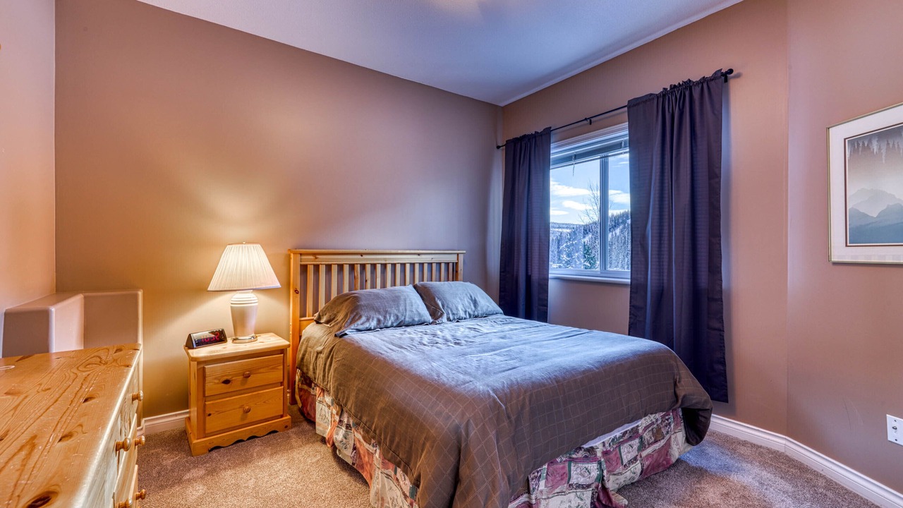 Photo of Bedroom in Sunburst Estates