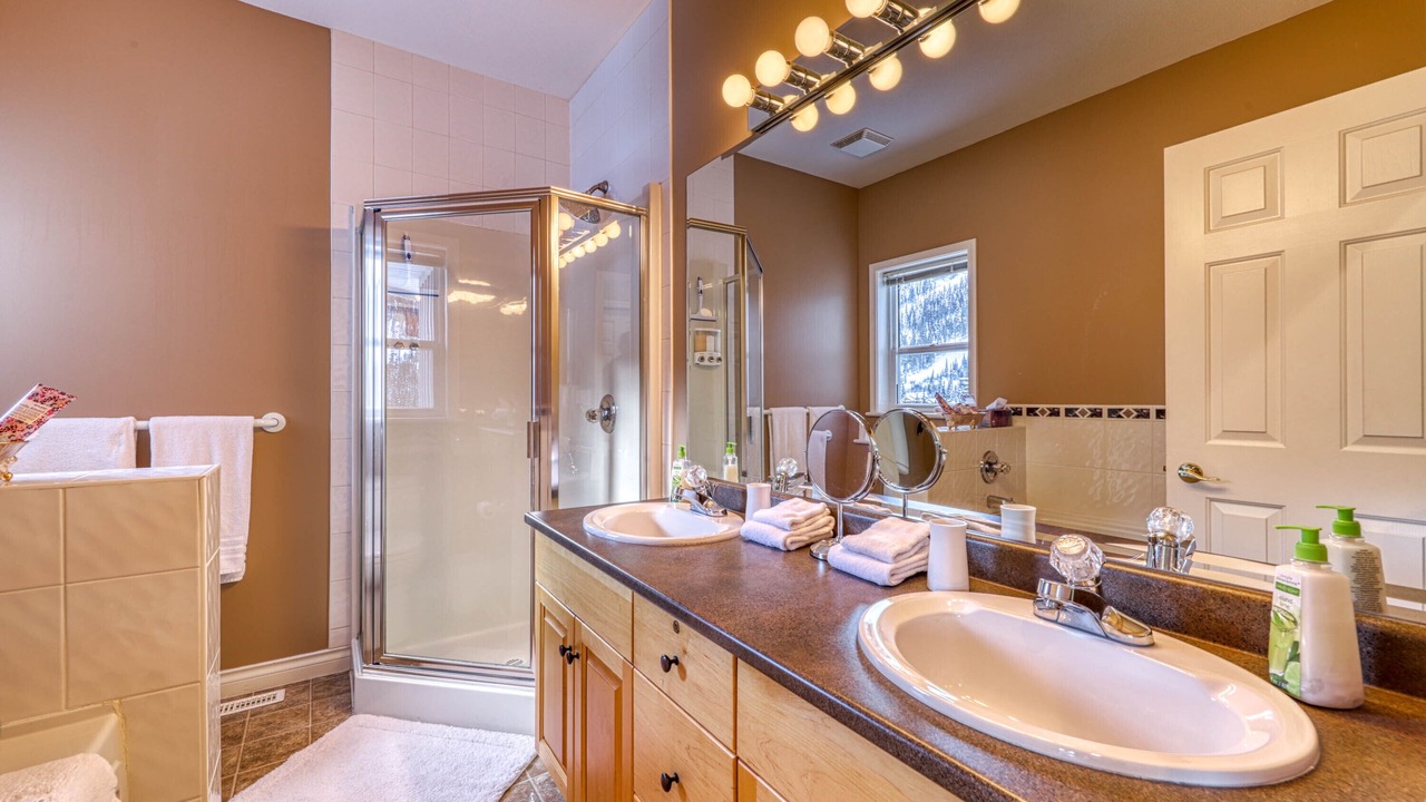 Photo of Bathroom in Sunburst Estates