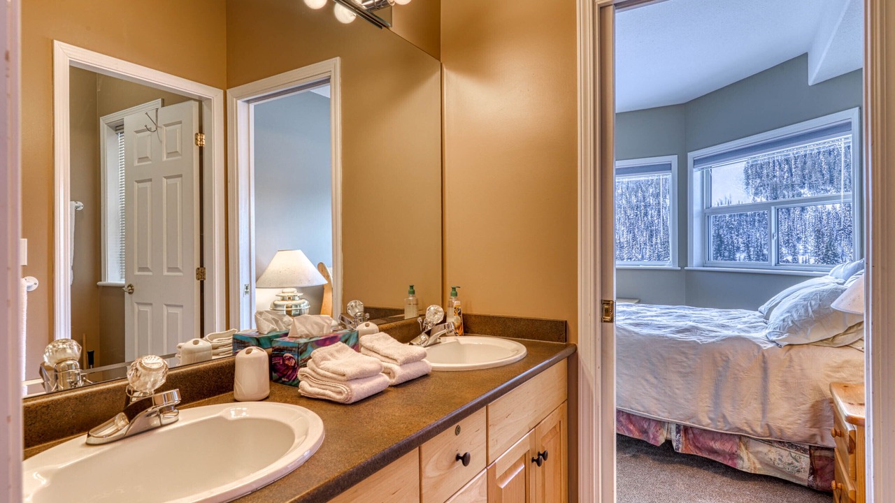 Photo of Bathroom in Sunburst Estates