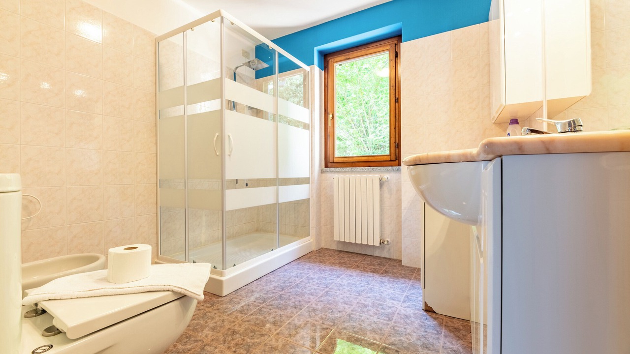 Photo of Bathroom in Menaggio