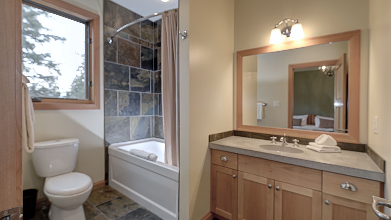 Photo of Bathroom in Golden