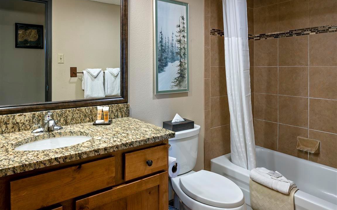 Photo of Bathroom in Four O'Clock