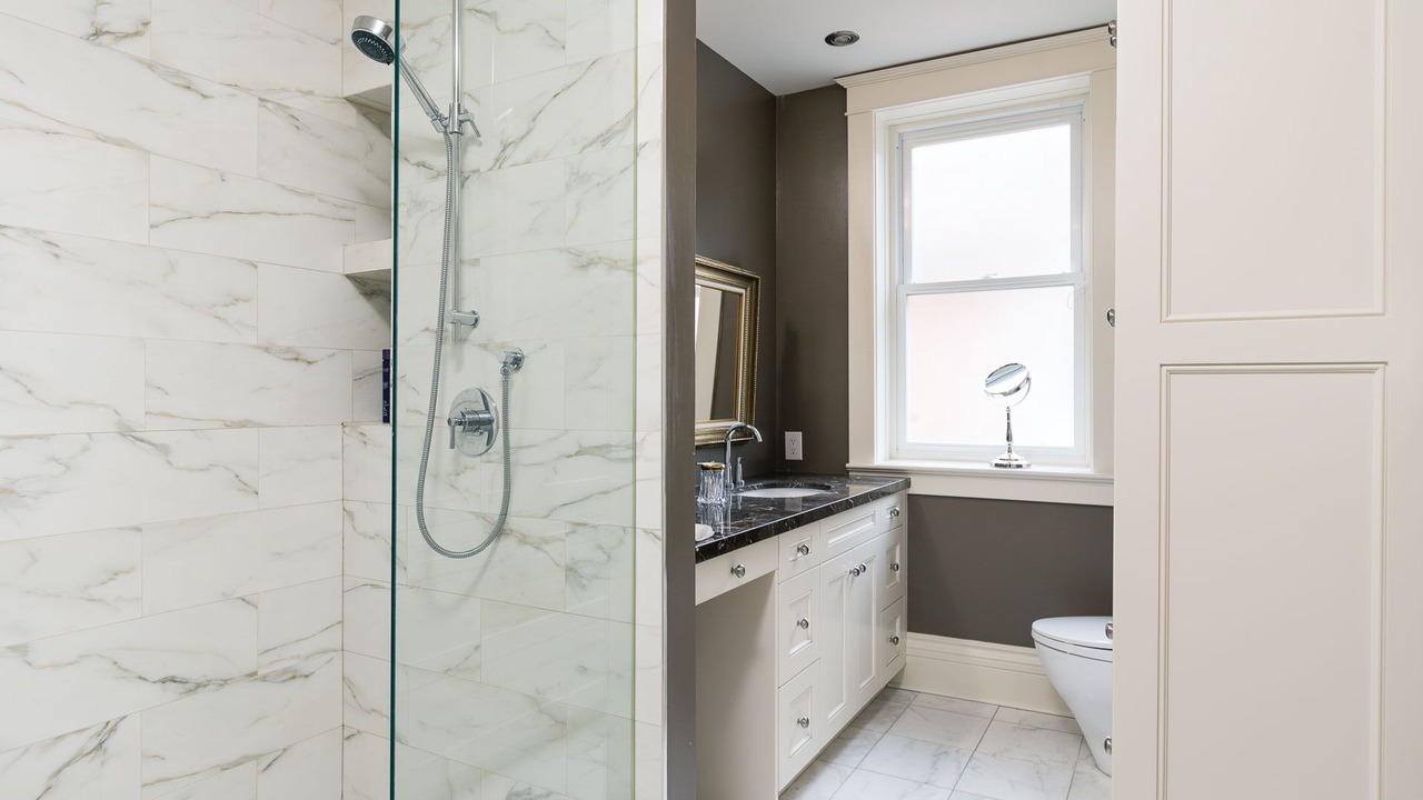 Photo of Bathroom in High Park-Swansea
