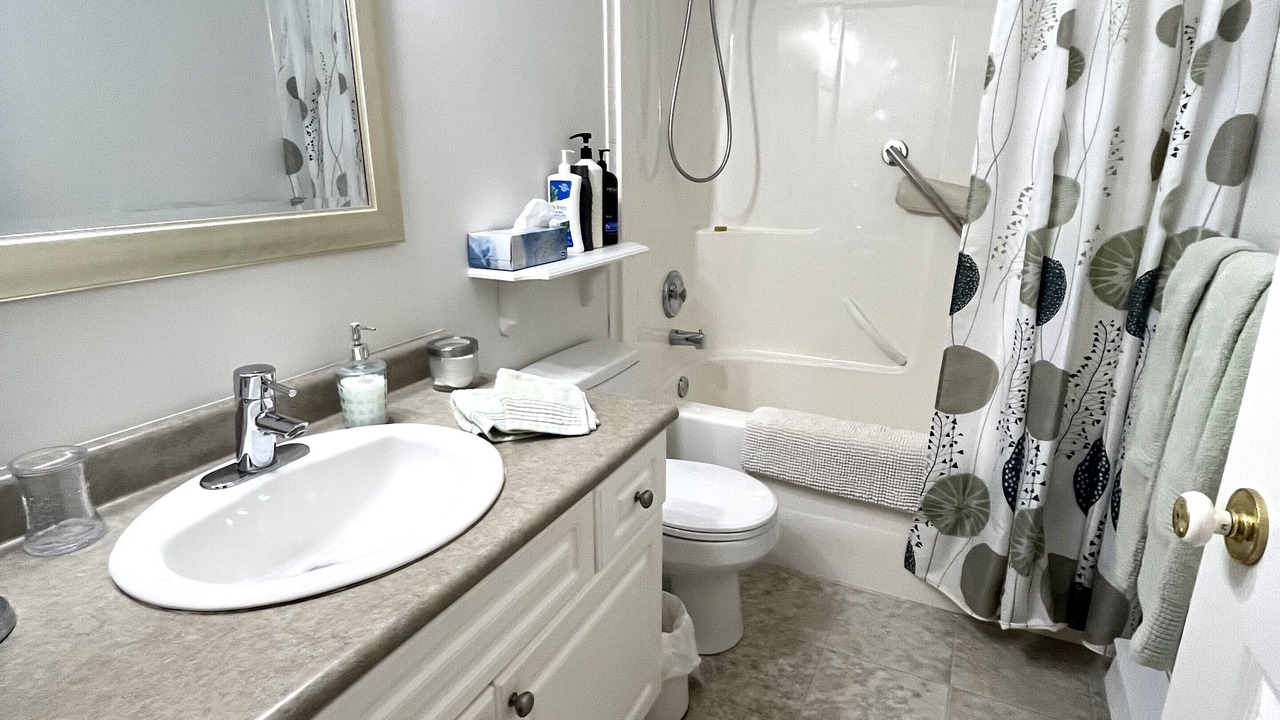 Photo of Bathroom in Booktown