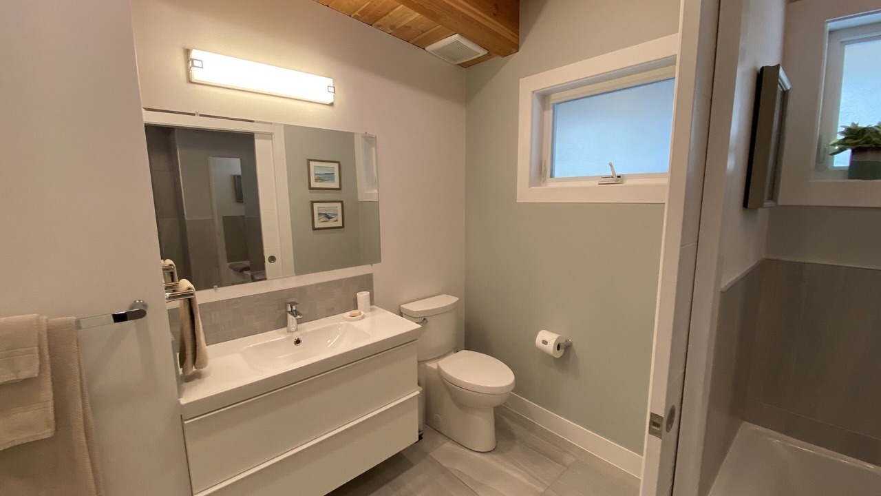 Photo of Bathroom in Courtenay