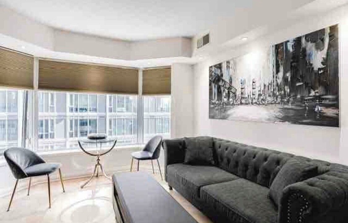 Photo of Livingroom in Bloor-Yorkville