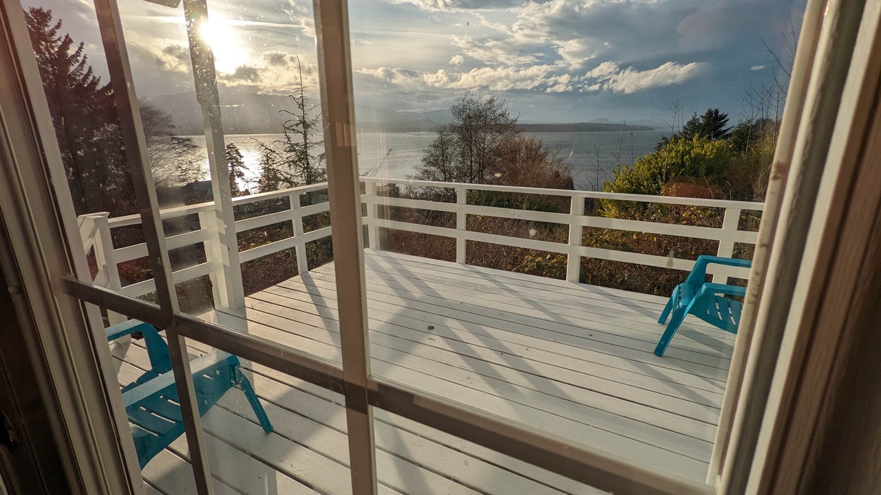 Photo of Patio Balcony in Alert Bay