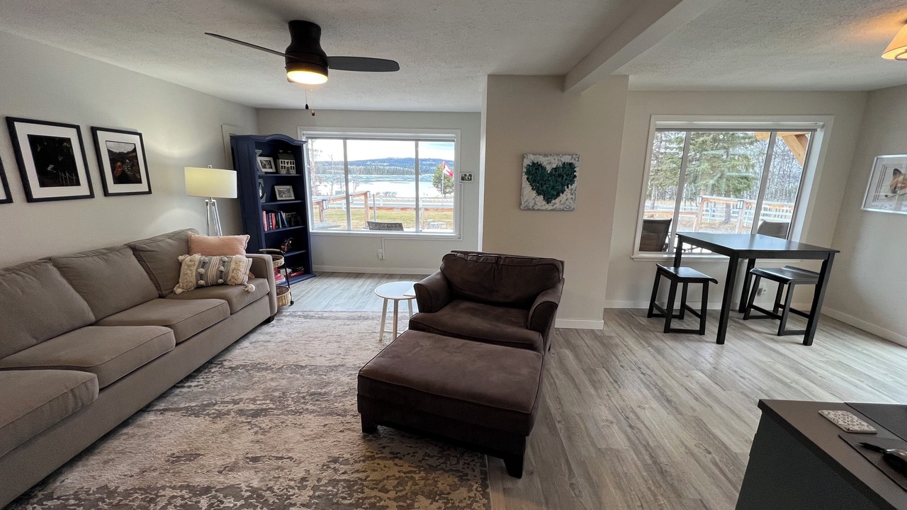 Photo of Livingroom in 70 Mile House