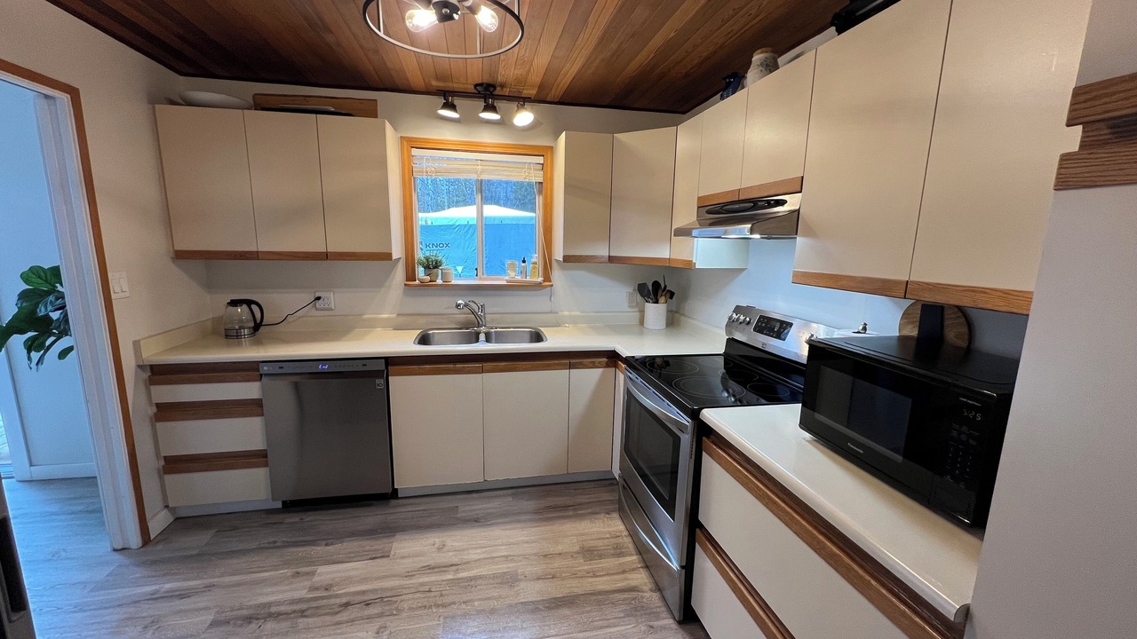 Photo of Kitchen in 70 Mile House