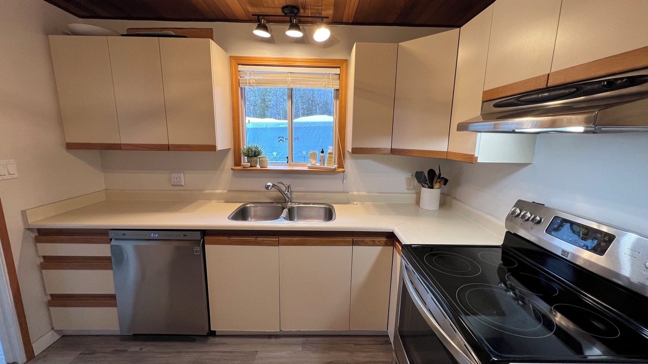 Photo of Kitchen in 70 Mile House