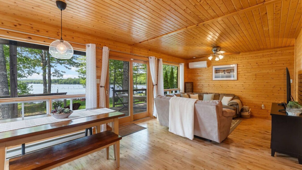 Photo of Livingroom in Smiths Corner