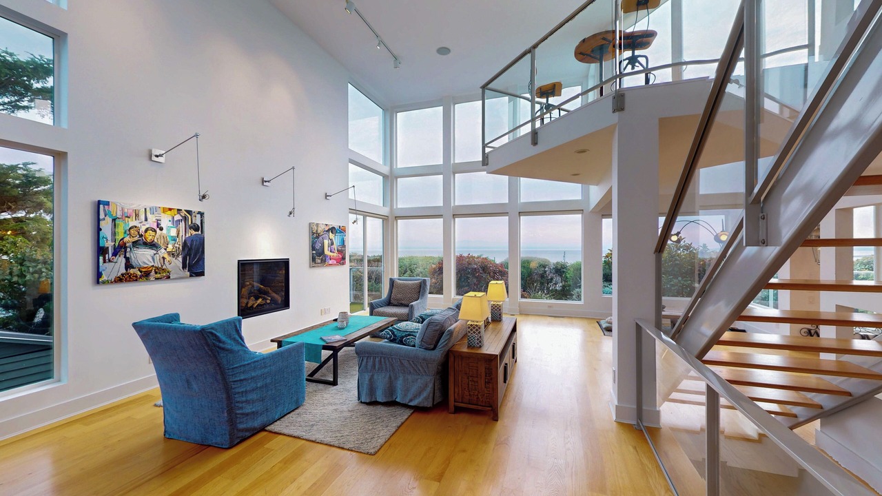 Photo of Livingroom in Oak Bay