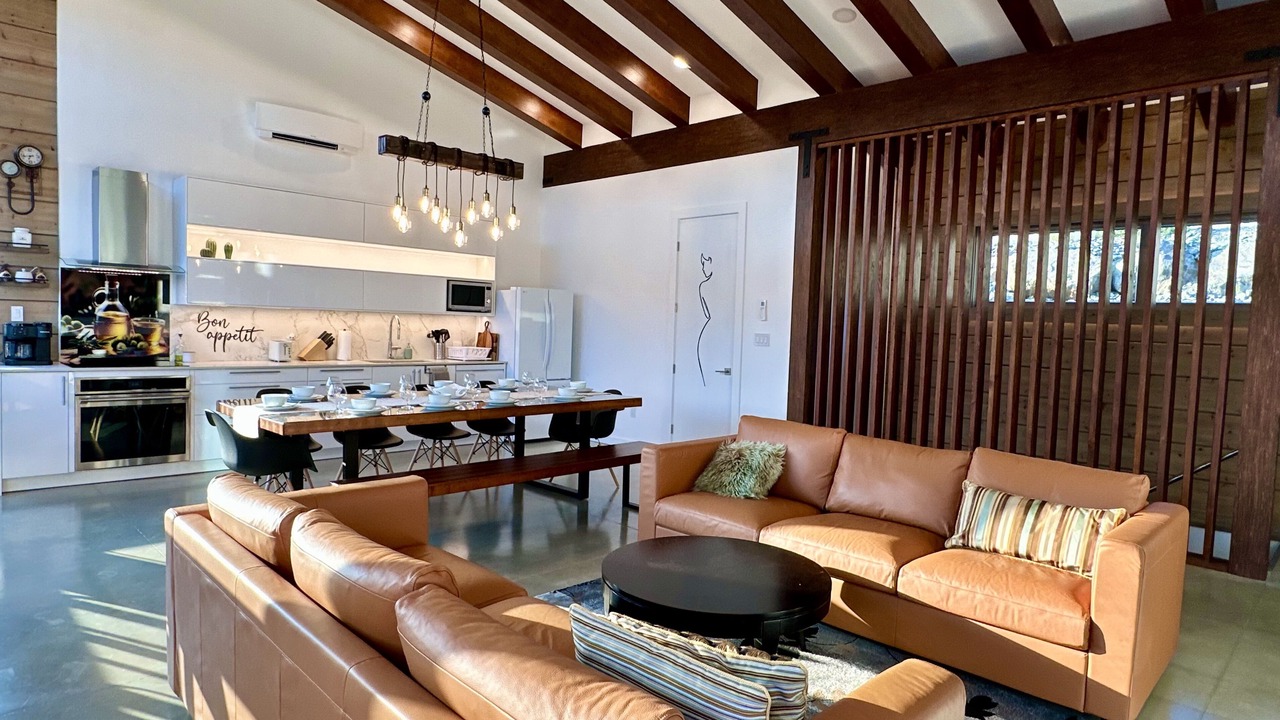 Photo of Livingroom in Courtenay