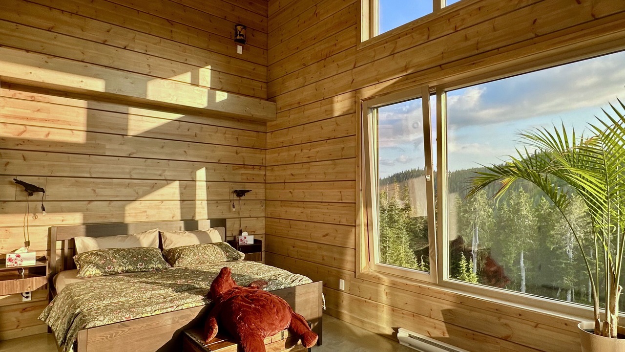 Photo of Bedroom in Courtenay
