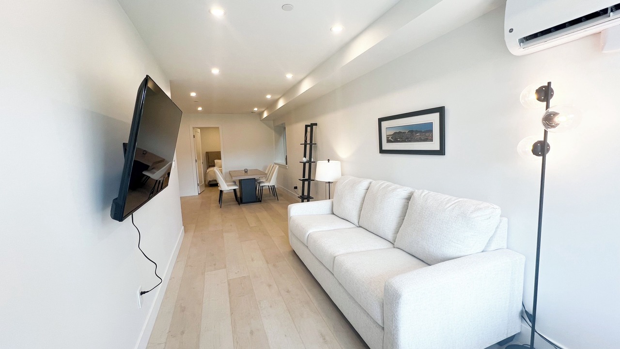 Photo of Livingroom in Lower Lonsdale