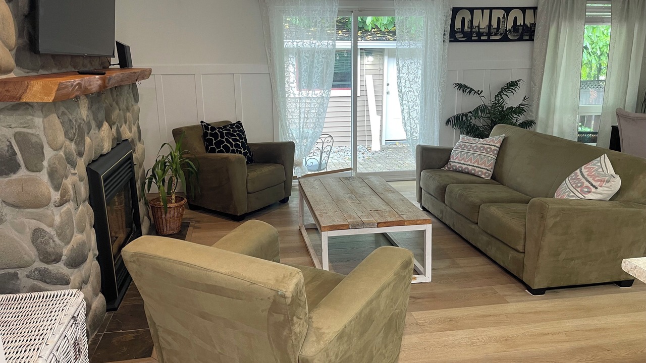 Photo of Livingroom in Aldergrove