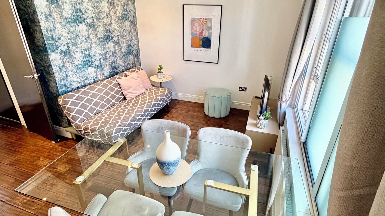 Photo of Livingroom in Cambridge City Centre