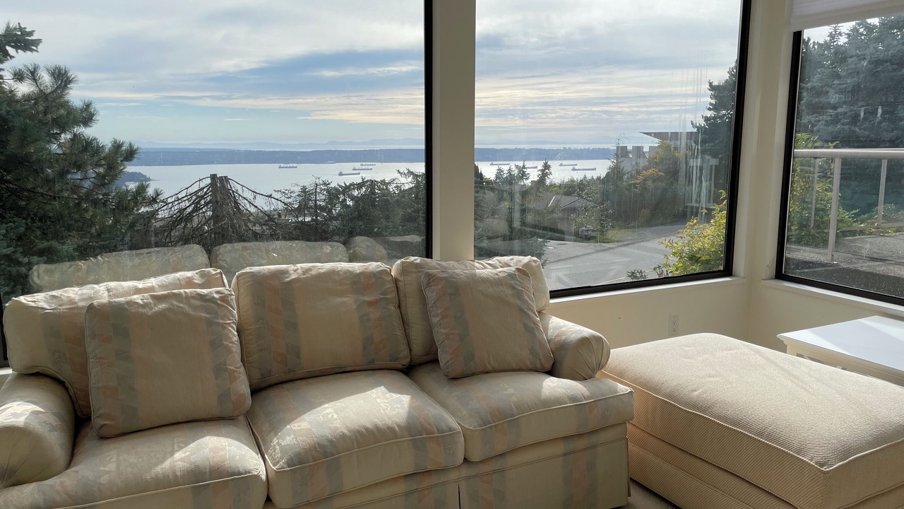 Photo of Livingroom in West Vancouver