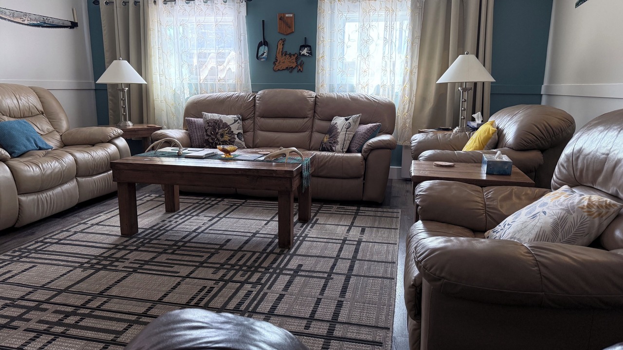 Photo of Livingroom in Deer Lake